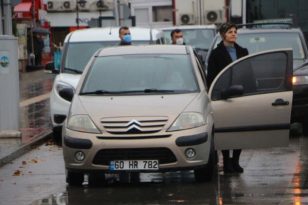 TOKAT’TA, YAĞMUR ALTINDA ATA’YA SAYGI