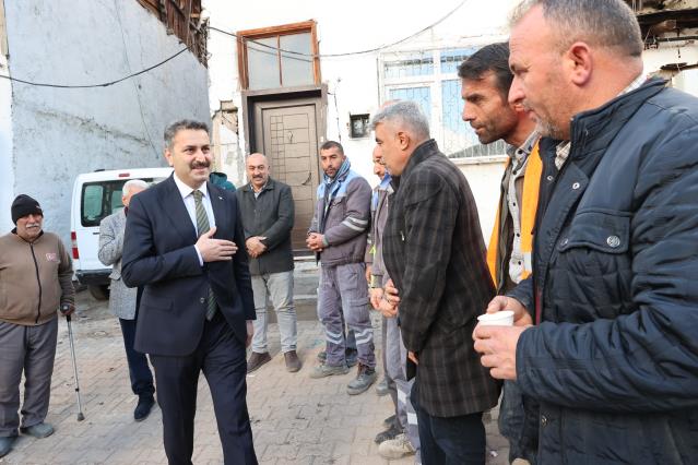 Başkan Eroğlu’dan belediye işçilerine çay ile simit ikramı