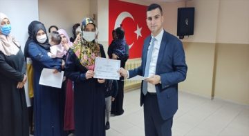 Tokat’ta uyum eğitimine katılan yabancılara belgeleri verildi