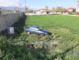 Tokat’ta tarlaya devrilen otomobildeki 4 kişi yaralandı