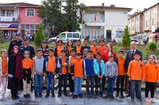 Tokat’ta sahipsiz hayvanların yemliklerine mama bırakıldı