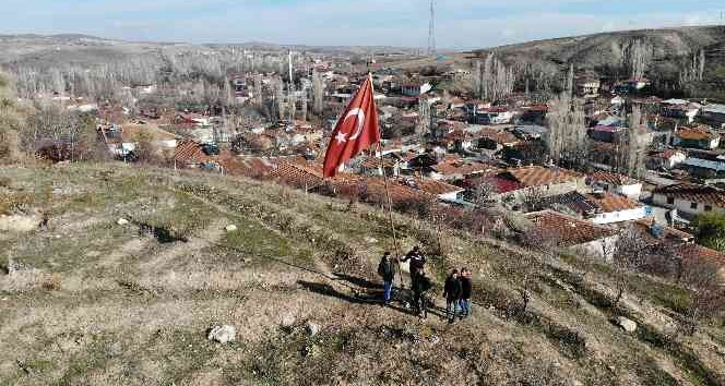 Gençlerin Türk Bayrağı hassasiyeti yoğun ilgi gördü
