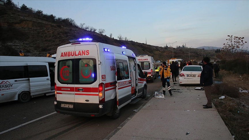 Tokat’ta 6 aracın karıştığı kazada 11 kişi yaralandı