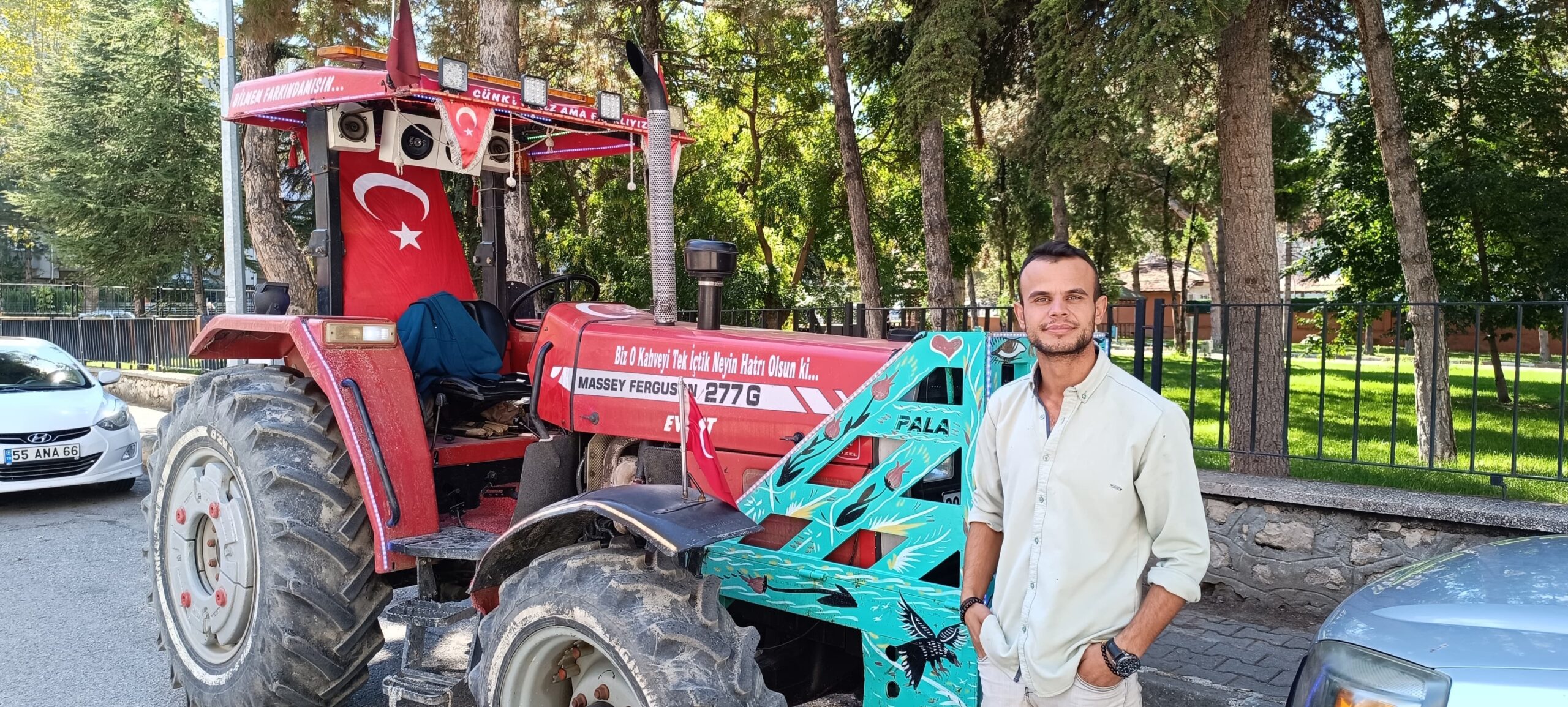 Traktörüyle Tura Devam Eden Genç, Cezalara Rağmen Vazgeçmiyor