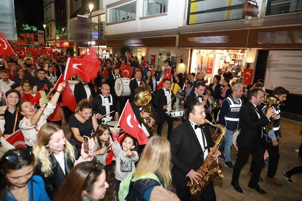 29 EKİM COŞKUSU ORDU’DA ZİRVEYE ÇIKTI