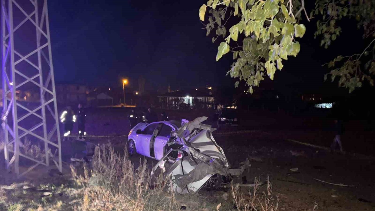 Amasya’da alkollü sürücünün kullandığı otomobil ağaca çarparak parçalandı: 2 ölü, 2 yaralı – Tokat Haberleri – Tokat Son Dakika