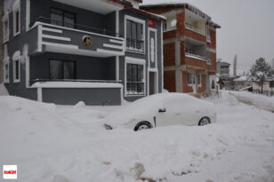 Tokat'ta Araçlar Karda Kayboldu