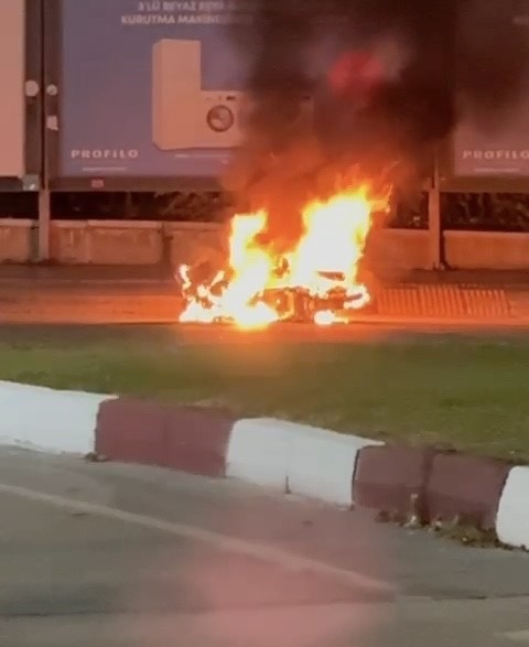 Tokat'ta bir genç motosikletini ateşe verdi