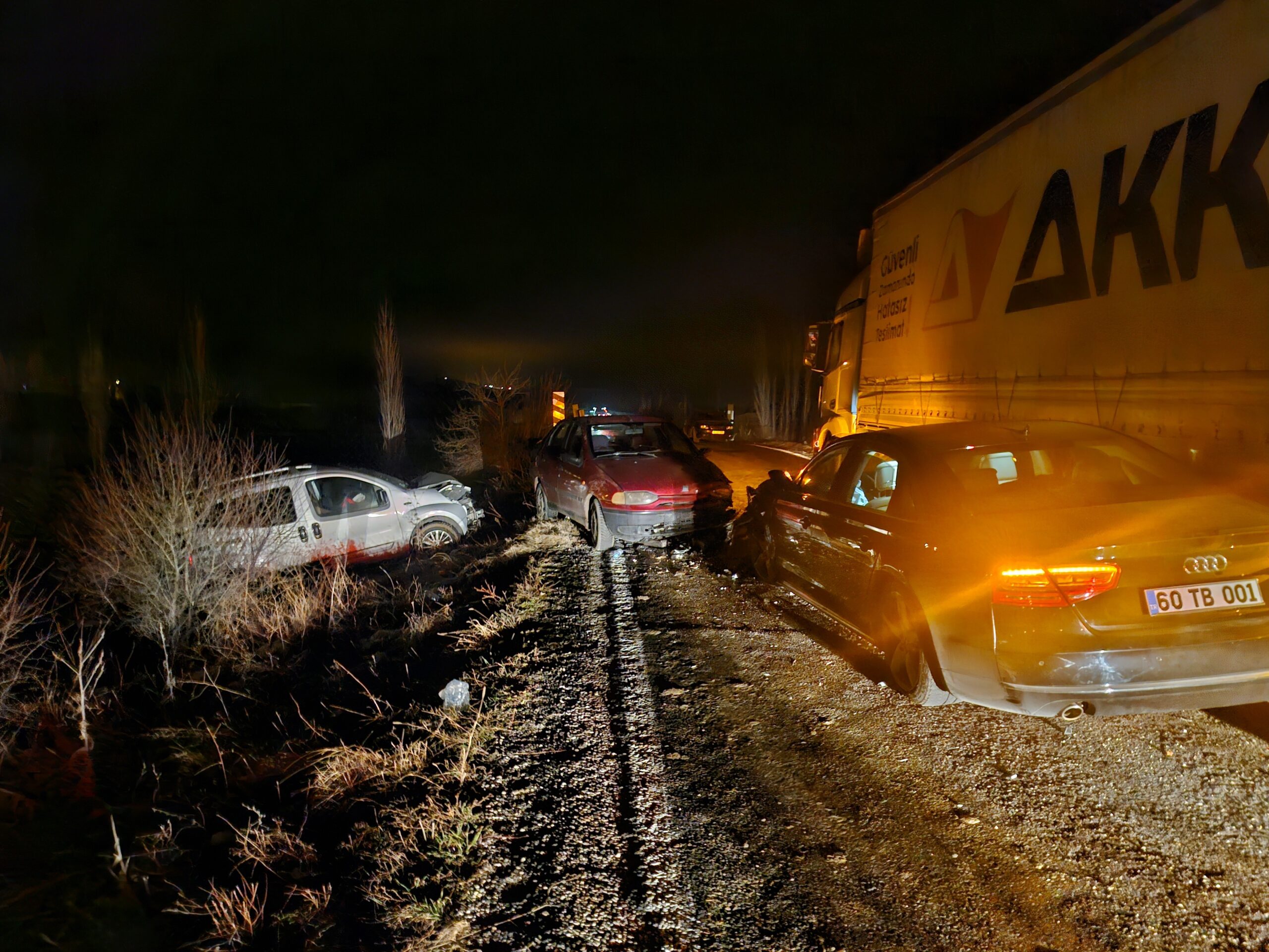 Çorum’da Tokat Belediye Başkanı’nın da Bulunduğu Zincirleme Trafik Kazasında 7 Kişi Yaralandı