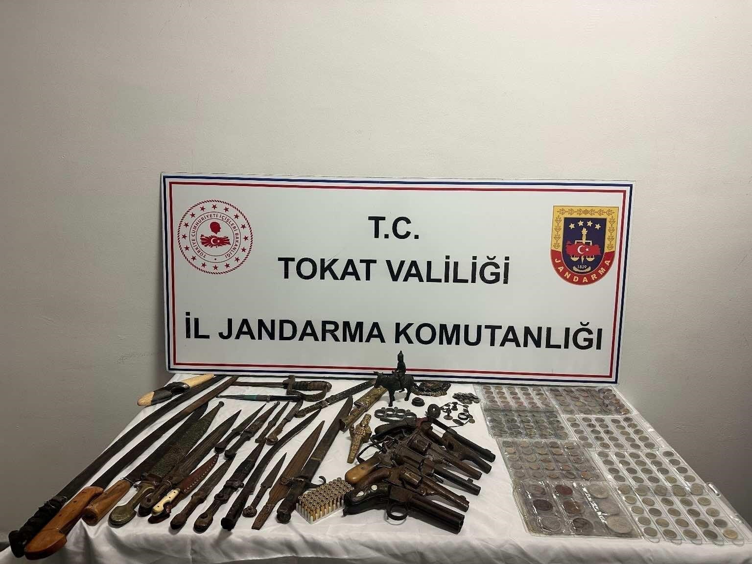 Tokat’ta Jandarma, Uyuşturucu, Sahte Alkol ve Tarihi Eser Kaçakçılığına Yönelik Operasyonlarda 10 Şüpheliyi Yakaladı