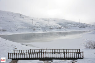 Tokat’ta soğuk, göleti buz pistine çevirdi – Tokat Haberleri – Tokat Son Dakika