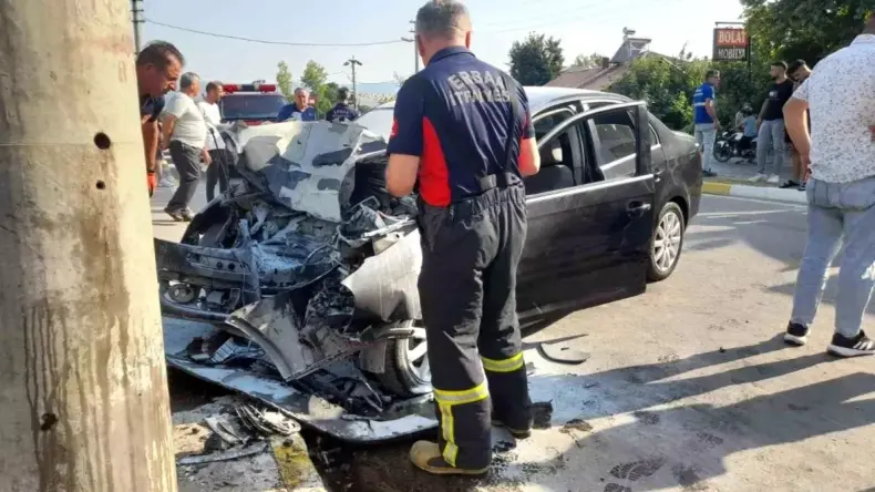 Tokat’ta Otomobil Beton Direğe Çarptı: Sürücü Yaralandı